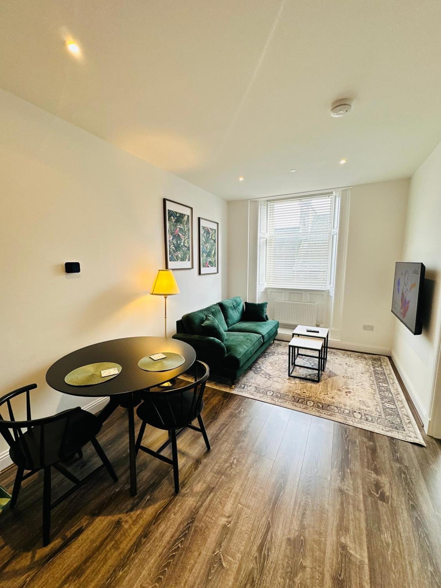 Barnet House Serviced Apartments Данфермлин Экстерьер фото